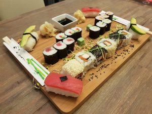 sushi-variációk-tál-600x450